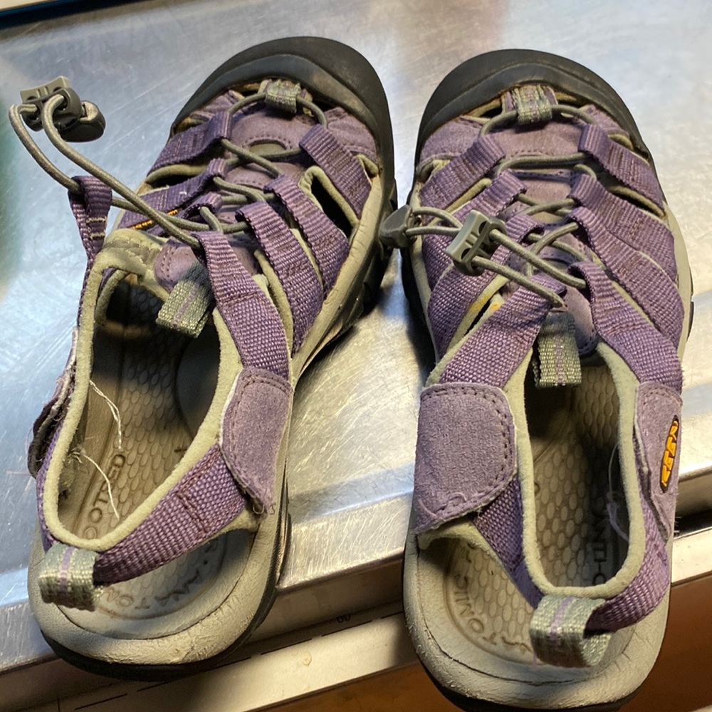 Keen Sz 7 Closed Toe Sports Hiking Sandal